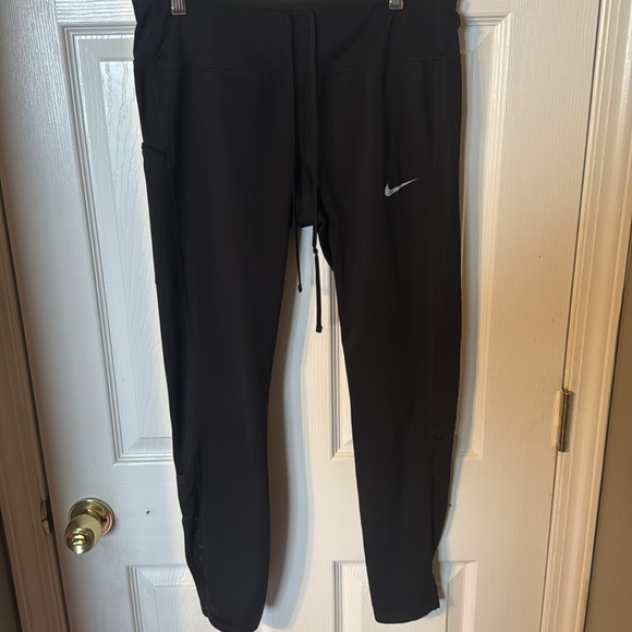 Nike Dri-Fit leggings. - Picture 7 of 8